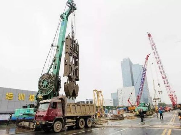 长苏家屯区吊车出租电话_大型吊车出租公司告诉你设备吊装搬运作业